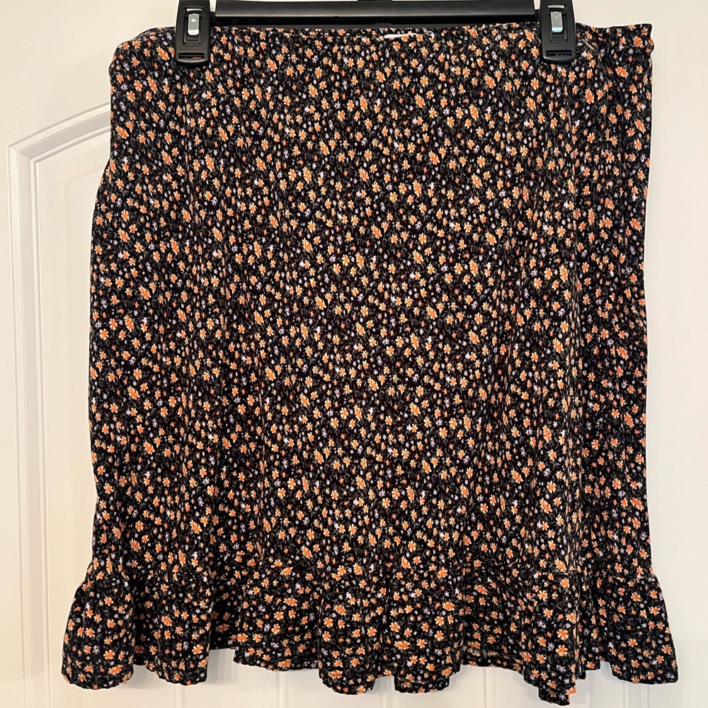 Floral print skirt, ruffle bottom